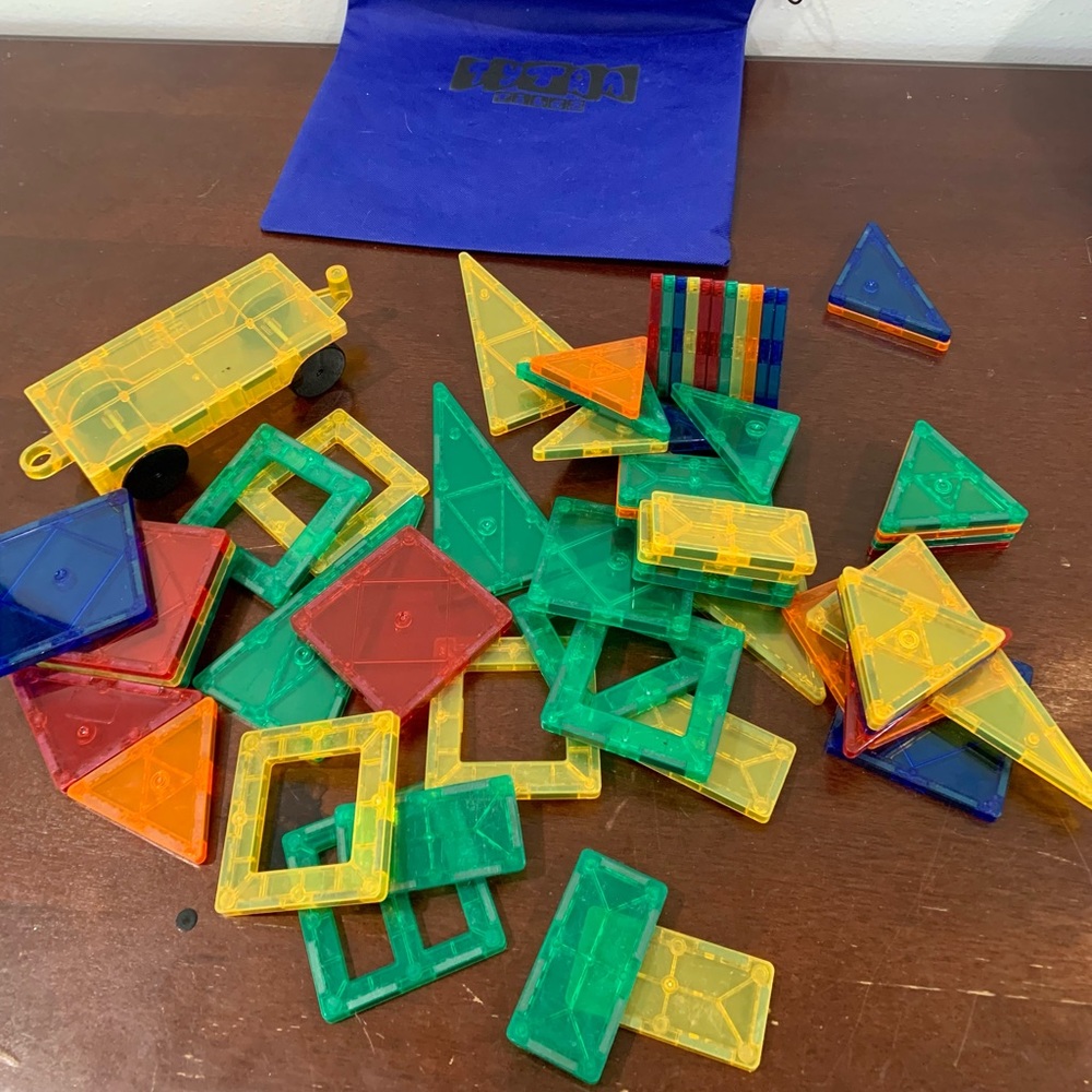 Magnetic Tiles Building set